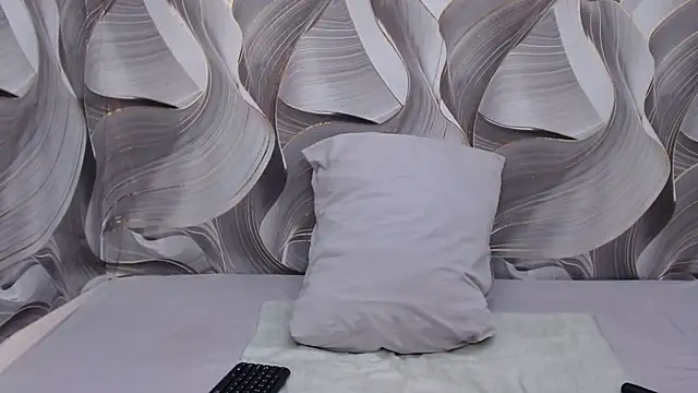 Snapshot of GlowGoddessxx chatting on 2, 5, 2026 GlowGoddessxx online show from 2, 5, 2026