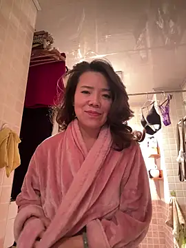 anna yngs online show from 8, 11, 2025