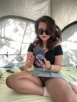 Snapshot of anna_yngs chatting on 18, 4, 2026 anna yngs online show from 18, 4, 2026
