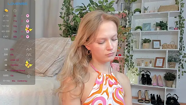 Snapshot of Kara_smalltits chatting on 20, 9, 2025 Kara smalltits online show from 20, 9, 2025