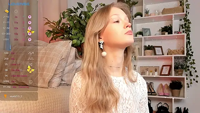 Snapshot of Kara_smalltits chatting on 11, 10, 2025 Kara smalltits online show from 11, 10, 2025