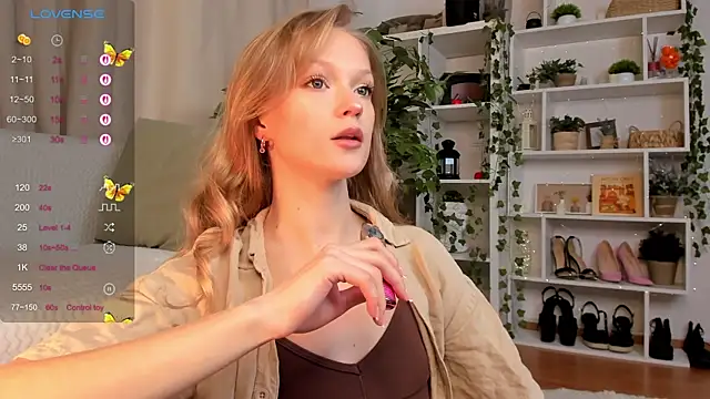 Snapshot of Kara_smalltits chatting on 3, 11, 2025 Kara smalltits online show from 3, 11, 2025