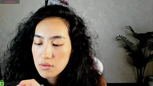 FlirtyAura online show from 19, 11, 2025