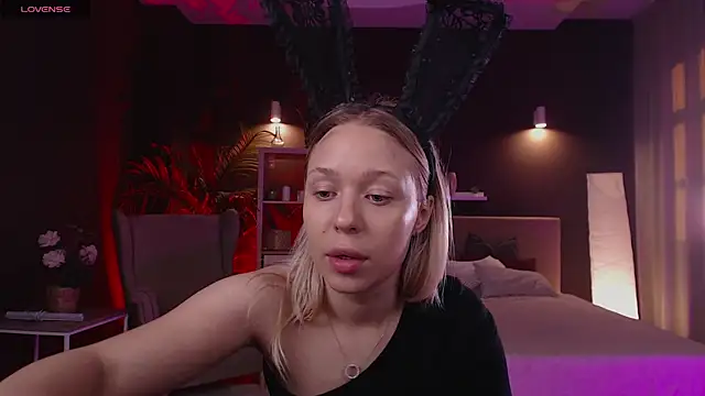 Pooja Hegde online show from 26, 9, 2025