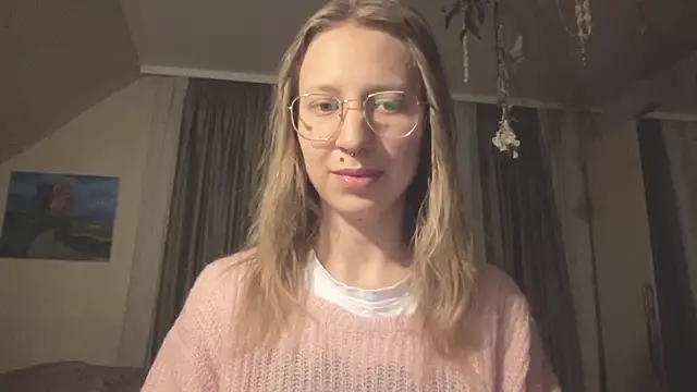 Snapshot of SenseInner chatting on 14, 11, 2025 SenseInner online show from 14, 11, 2025