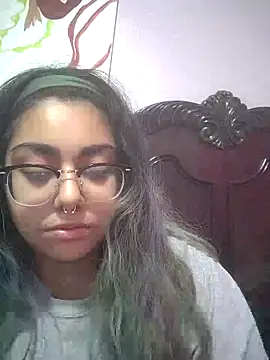 Snapshot of Lovelyrainn chatting on 2, 11, 2025 Lovelyrainn online show from 2, 11, 2025