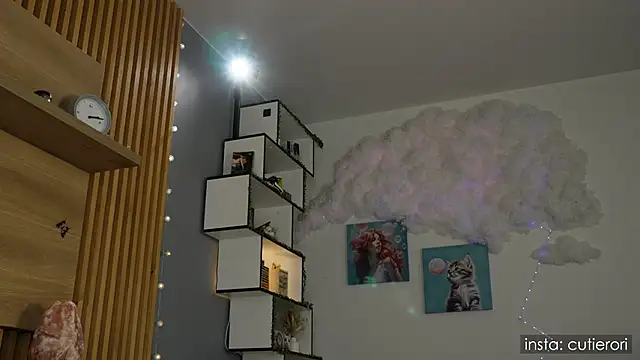 cutierori online show from 3, 10, 2025