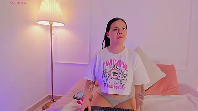 Snapshot of angelica_cross_ chatting on 28, 10, 2025 angelica cross online show from 28, 10, 2025