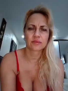 Snapshot of KissMiSveet chatting on 11, 4, 2026 KissMiSveet online show from 11, 4, 2026