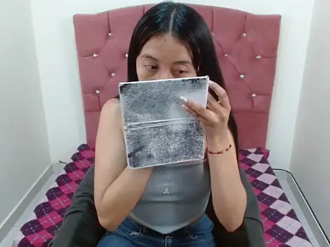 Emma Thompson2 online show from 12, 9, 2025