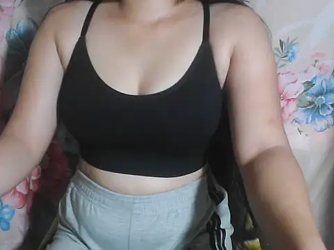 Snapshot of Katie_Winslet chatting on 2, 10, 2025 Katie Winslet online show from 2, 10, 2025