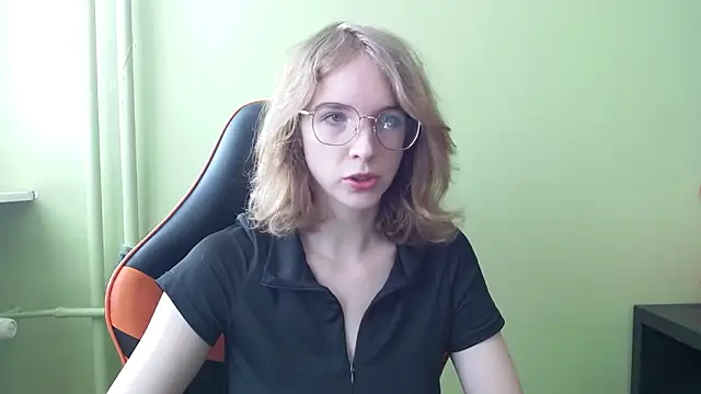 Snapshot of juicyPenny chatting on 6, 3, 2026 juicyPenny online show from 6, 3, 2026