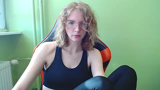 Snapshot of juicyPenny chatting on 10, 3, 2026 juicyPenny online show from 10, 3, 2026