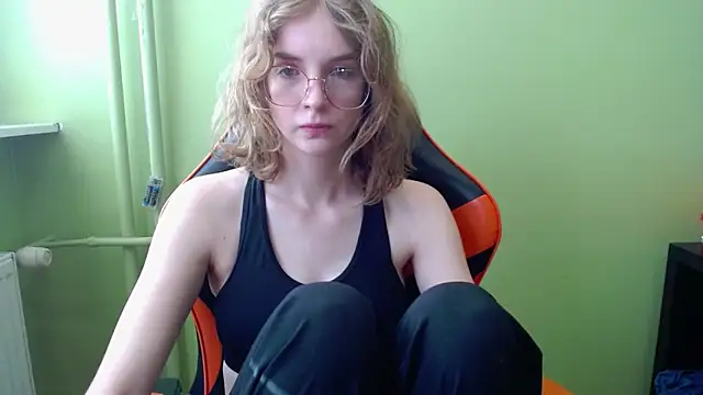 Snapshot of juicyPenny chatting on 18, 3, 2026 juicyPenny online show from 18, 3, 2026