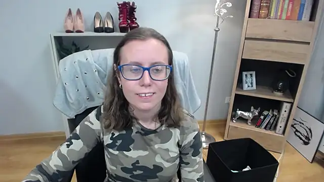 Snapshot of sweetxLizzy chatting on 24, 10, 2025 sweetxLizzy online show from 24, 10, 2025