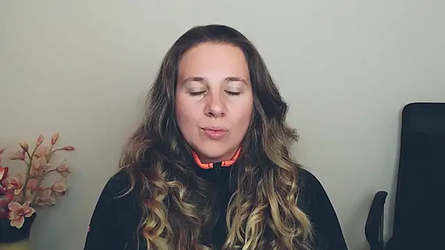 Snapshot of Darklure_ chatting on 2, 10, 2025 Darklure  online show from 2, 10, 2025