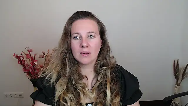 Snapshot of Darklure_ chatting on 8, 10, 2025 Darklure  online show from 8, 10, 2025