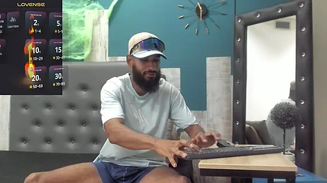 Snapshot of Damian_Shakur chatting on 29, 10, 2025 Damian Shakur online show from 29, 10, 2025