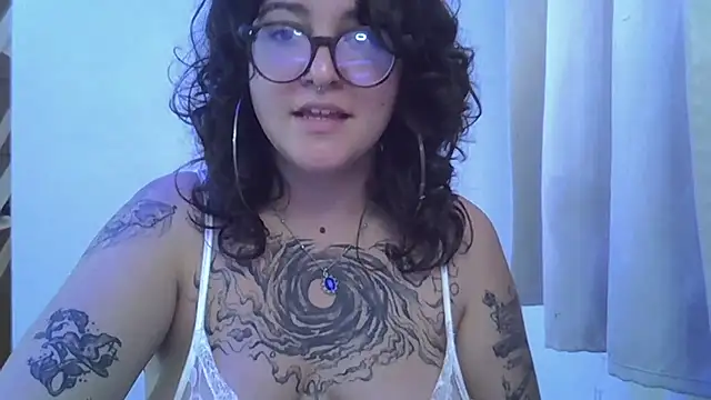 Snapshot of Blue_Liz chatting on 15, 9, 2025 Blue Liz online show from 15, 9, 2025