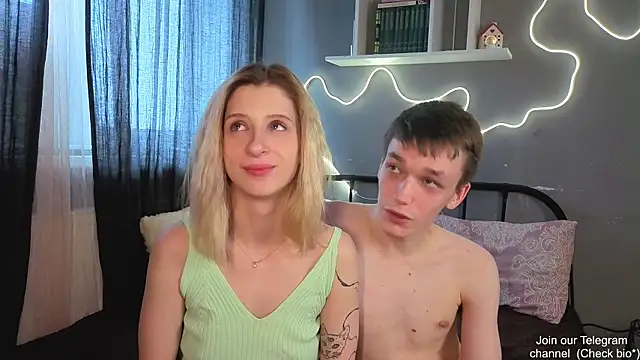 Snapshot of Lewis_and_Marta chatting on 20, 10, 2025 Lewis and Marta online show from 20, 10, 2025