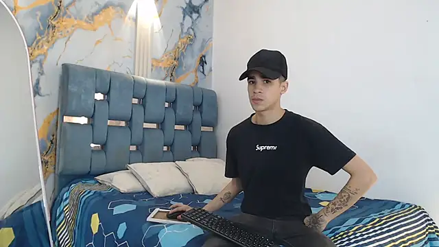 TWINKS BOYS1 online show from 4, 2, 2026