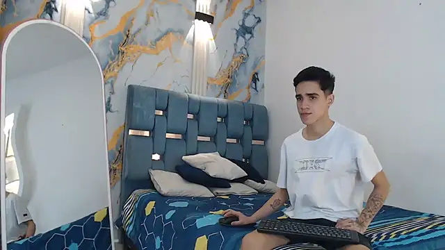 TWINKS BOYS1 online show from 5, 2, 2026