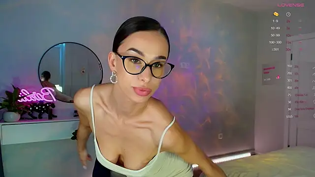 Katherinepinke online show from 30, 11, 2025