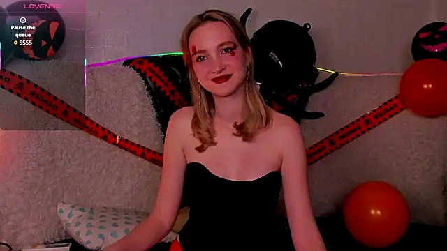 Snapshot of EllaBloom chatting on 31, 10, 2025 EllaBloom online show from 31, 10, 2025