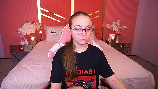 Snapshot of ArrinaWairr chatting on 15, 12, 2025 ArrinaWairr online show from 15, 12, 2025