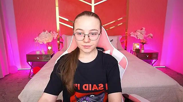 Snapshot of ArrinaWairr chatting on 16, 12, 2025 ArrinaWairr online show from 16, 12, 2025