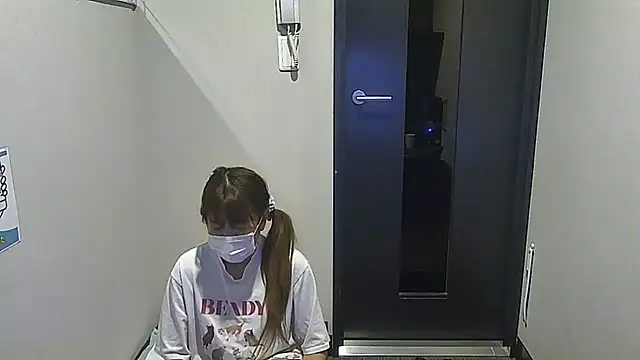 Snapshot of SAKI_saki_01 chatting on 10, 10, 2025 SAKI saki 01 online show from 10, 10, 2025