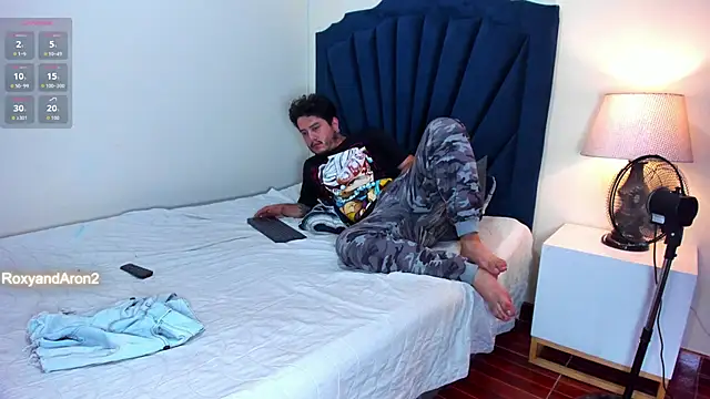 Snapshot of RoxyandAron2 chatting on 4, 3, 2026 RoxyandAron2 online show from 4, 3, 2026