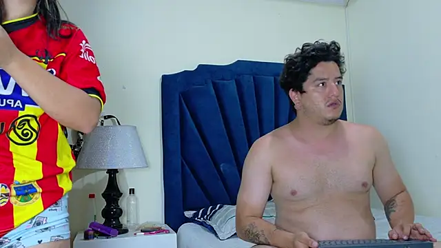 Snapshot of RoxyandAron2 chatting on 2, 4, 2026 RoxyandAron2 online show from 2, 4, 2026