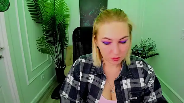 CamilaFatem online show from 10, 9, 2025