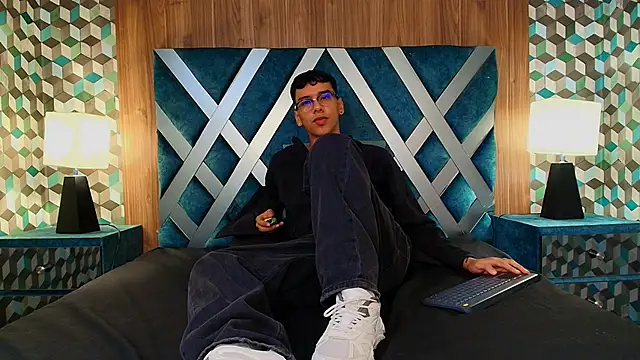 Snapshot of Aiden_Royce chatting on 11, 9, 2025 Aiden Royce online show from 11, 9, 2025