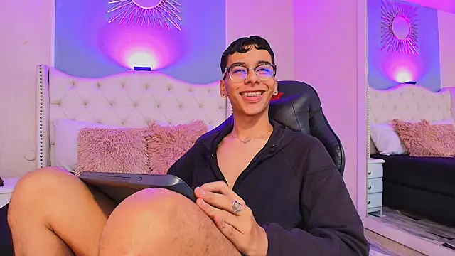 Snapshot of Aiden_Royce chatting on 22, 9, 2025 Aiden Royce online show from 22, 9, 2025