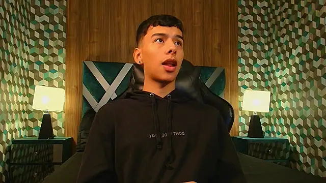 Snapshot of Aiden_Royce chatting on 24, 10, 2025 Aiden Royce online show from 24, 10, 2025