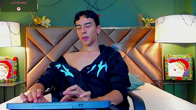 Aiden Royce online show from 18, 12, 2025