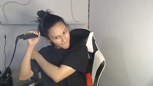 Snapshot of JessGarcia chatting on 21, 12, 2025 JessGarcia online show from 21, 12, 2025