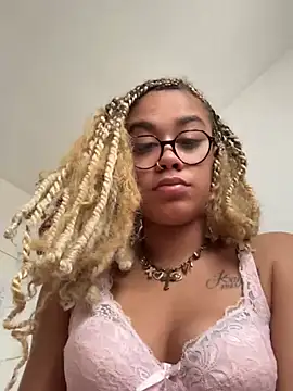 sexentrevoisin online show from 5, 3, 2026