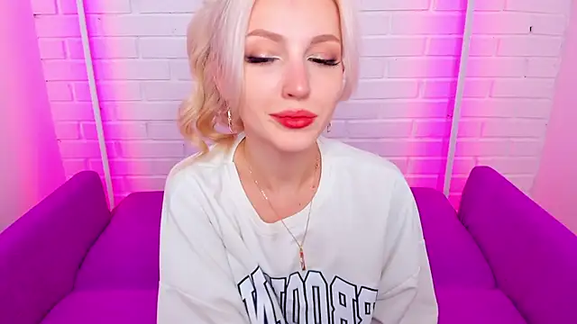 LisaFoxyMe online show from 17, 11, 2025