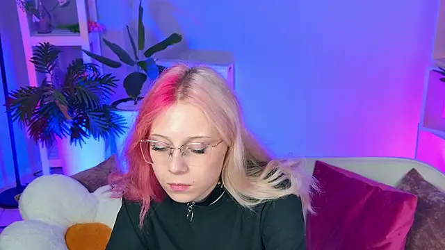 SakuraBliss online show from 2, 10, 2025