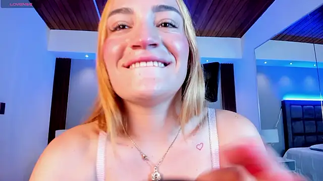 Snapshot of MadisonAnngel chatting on 5, 2, 2026 MadisonAnngel online show from 5, 2, 2026