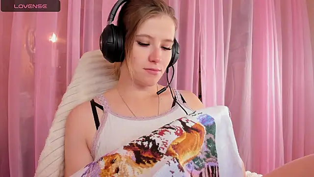 Snapshot of Anabel-Candy chatting on 15, 10, 2025 Anabel-Candy online show from 15, 10, 2025