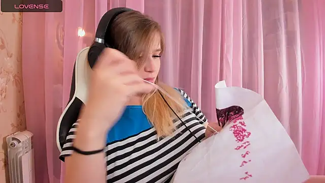 Snapshot of Anabel-Candy chatting on 19, 10, 2025 Anabel-Candy online show from 19, 10, 2025