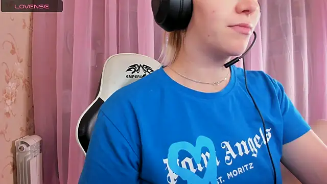 Snapshot of Anabel-Candy chatting on 21, 10, 2025 Anabel-Candy online show from 21, 10, 2025