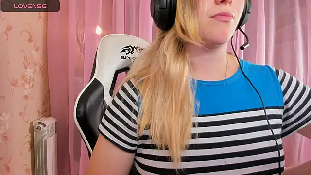 Snapshot of Anabel-Candy chatting on 22, 10, 2025 Anabel-Candy online show from 22, 10, 2025