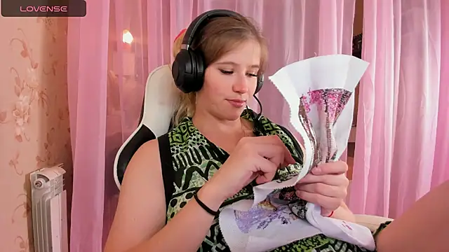 Snapshot of Anabel-Candy chatting on 28, 10, 2025 Anabel-Candy online show from 28, 10, 2025