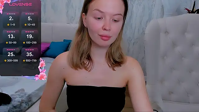 Snapshot of LaurennHill chatting on 9, 9, 2025 LaurennHill online show from 9, 9, 2025