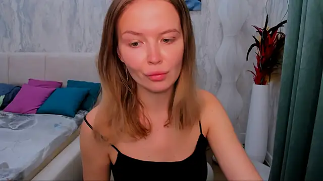 Snapshot of LaurennHill chatting on 15, 9, 2025 LaurennHill online show from 15, 9, 2025